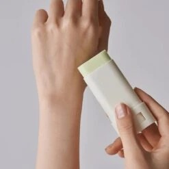 Matte Sun Stick : Mugwort+Camelia - SPF 50+ PA++++ -Cerave Shop Beauty of Joseon Matte Sun Stick Mugwort Camelia SPF 50 PA 18 g 8809864766884 5 2500x2500 1