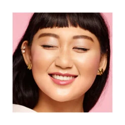 Tickle Powder Highlighter -Cerave Shop Benefit Cosmetics Tickle Powder Highlighter 602004113030 3 2500x2500 1